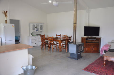 Nature's Echo Farm Stay - Accommodation Redcliffe 2