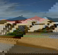 New Ladsys - Accommodation Redcliffe