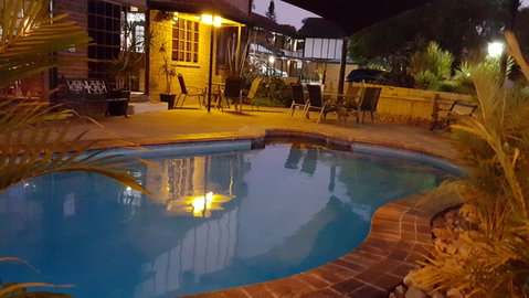 Shakespeare Motel - Accommodation Redcliffe 2