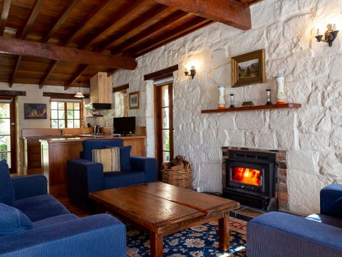 The Stone Cottage Beechworth - Accommodation Redcliffe 2