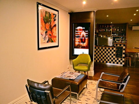 The Waverley International Hotel - Accommodation Redcliffe 1