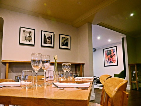 The Waverley International Hotel - Accommodation Redcliffe 2