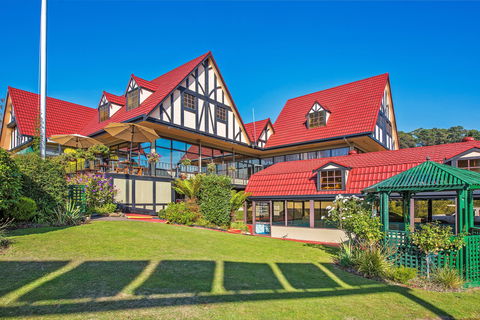 Village Family Motor Inn - Accommodation Redcliffe 0