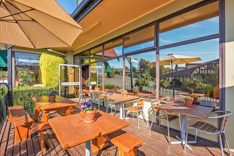 Village Family Motor Inn - Accommodation Redcliffe 1