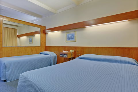 Village Family Motor Inn - Accommodation Redcliffe 2