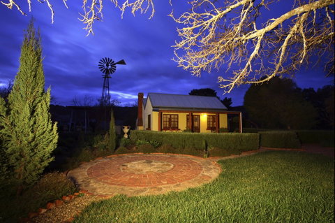 Yellow Cottage - Accommodation Redcliffe 0