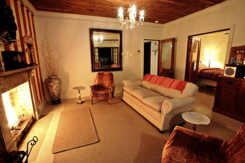 Yellow Cottage - Accommodation Redcliffe 1