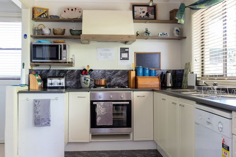 Arcadia House - Accommodation Redcliffe 1
