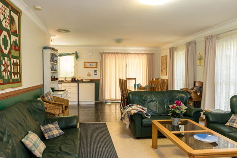 Arcadia House - Accommodation Redcliffe 2