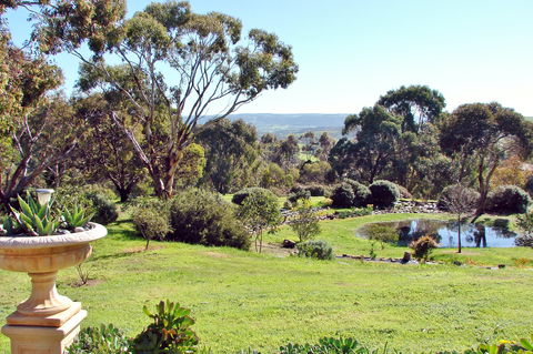 Austiny Bed And Breakfast - Accommodation Redcliffe 0