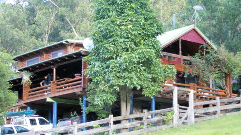 Bass Lodge - Accommodation Redcliffe 1