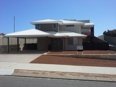 Cozzys Condo Luxury Beach House - Accommodation Redcliffe 0