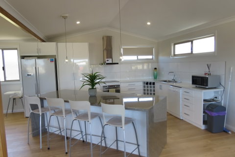 Cozzys Condo Luxury Beach House - Accommodation Redcliffe 2