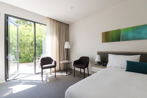 Flinders Hotel - Accommodation Redcliffe 2