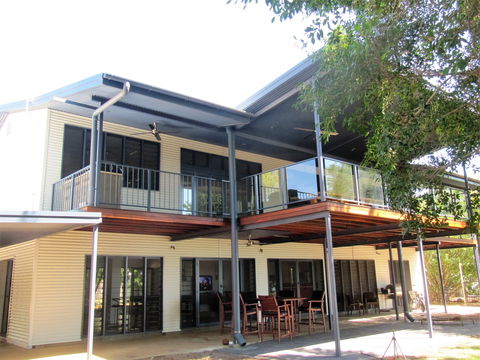 Golden Sands Retreat - Accommodation Redcliffe 0