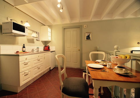 Highview House - Accommodation Redcliffe 1