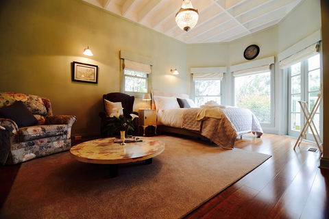 Highview House - Accommodation Redcliffe 2