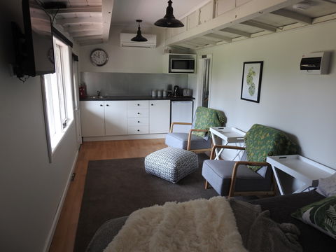 Miners Ridge Vineyard Railway Carriage B&B - Accommodation Redcliffe 2