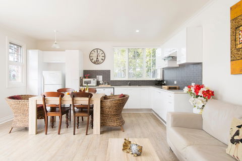 Rose Cottage - Accommodation Redcliffe 1