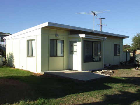 Seahorse Beach Shack - Accommodation Redcliffe 2