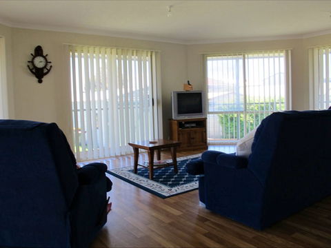 Sims Holiday Home - Accommodation Redcliffe 1