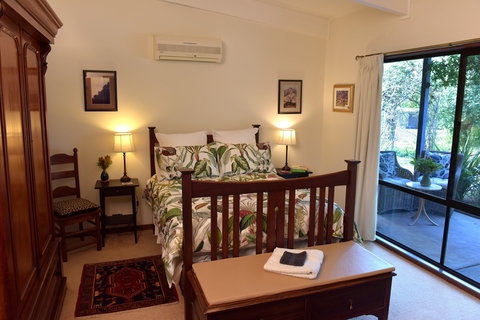 Swanpool Creek Bed And Breakfast - Accommodation Redcliffe 1