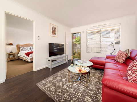 Understated Elegance - Affordable Luxury - Accommodation Redcliffe 1