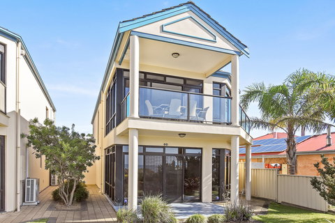 63 Franklin Parade - Accommodation Redcliffe 1