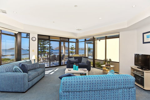 63 Franklin Parade - Accommodation Redcliffe 2