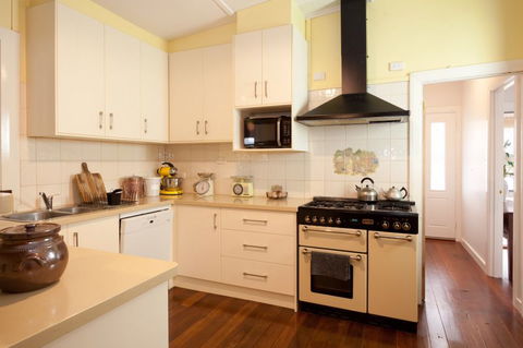 Great Southern Outback Tours & Accommodation - Accommodation Redcliffe 4