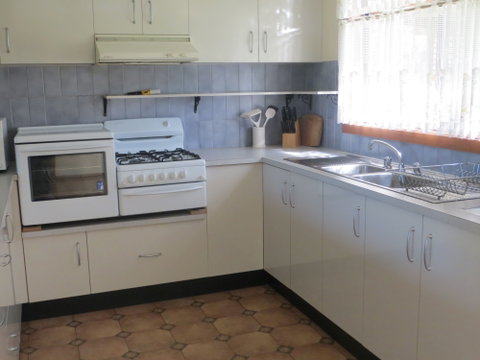 Annies Holiday Units - Accommodation Redcliffe 1