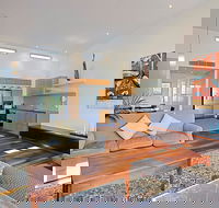 Beach Villa 17 East on Byron - Accommodation Redcliffe