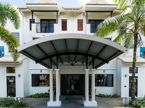 Cairns Queens Court - Accommodation Redcliffe 1