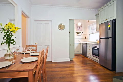 Casa Dolce Cottage - Accommodation Redcliffe 0