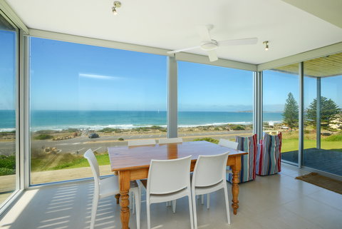 Chiton On The Rocks - Breathtaking Panoramic Coastal Views - Accommodation Redcliffe 0