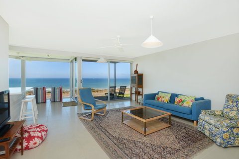 Chiton On The Rocks - Breathtaking Panoramic Coastal Views - Accommodation Redcliffe 2