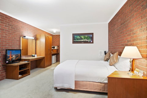Country Plaza Halls Gap - Accommodation Redcliffe 2
