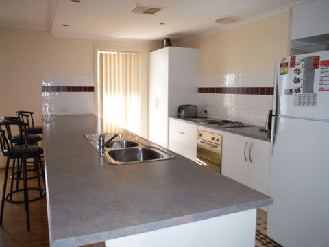 Deck To Sea - Accommodation Redcliffe 1