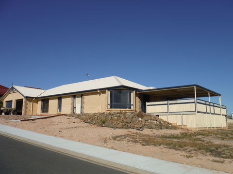 Deck To Sea - Accommodation Redcliffe 2