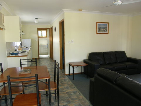 Dolphin Sands Holiday Villas - Accommodation Redcliffe 2