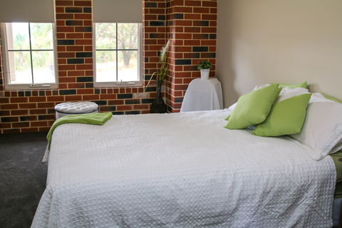 Downunder Farmstays - Accommodation Redcliffe 0