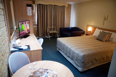 Forest Lodge Motor Inn And Restaurant - Accommodation Redcliffe 2