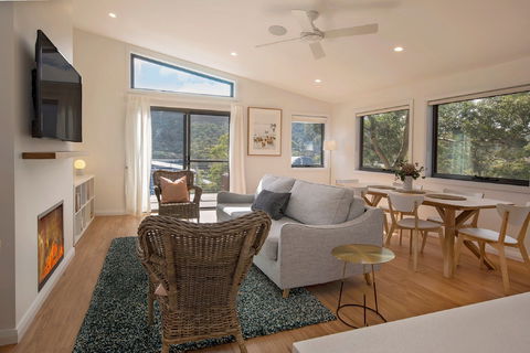 Grasmere Chalet - Accommodation Redcliffe 0