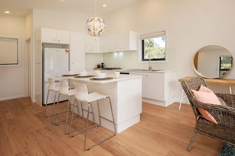 Grasmere Chalet - Accommodation Redcliffe 2
