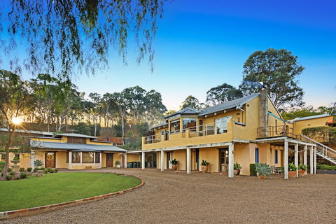 I Villini Estate - Accommodation Redcliffe 0