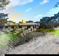 McKinnon's Holiday Home - Accommodation Redcliffe