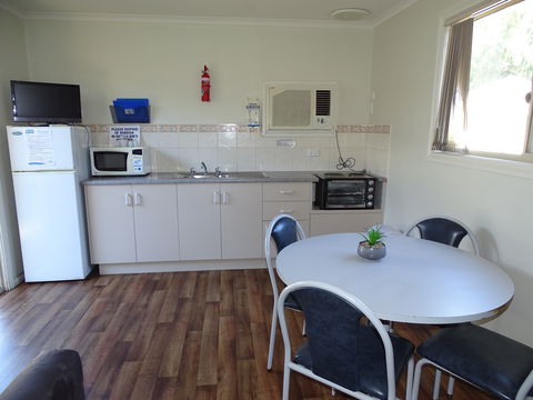 Moonta Bay Cabins - Cabin 2 - Accommodation Redcliffe 1