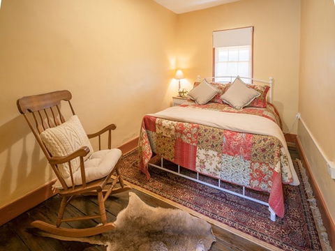 Old Trahlee - Accommodation Redcliffe 2