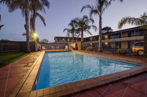 Red Carpet Motel - Accommodation Redcliffe 1