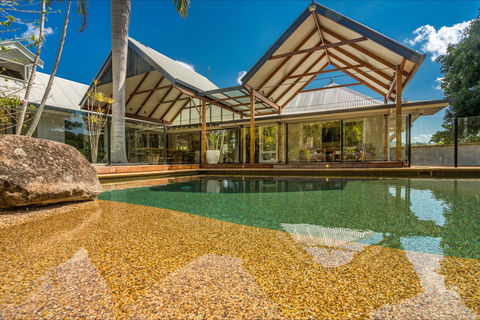 Rockinghorse House - Accommodation Redcliffe 0